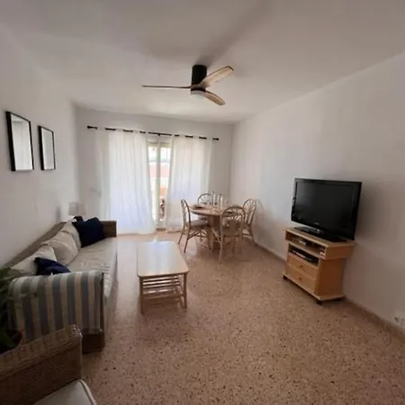 Edificio Infante Solo Familias Vistas Al Mar アパート